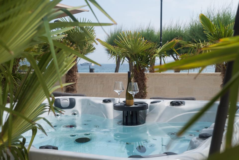 Hot Tub, Pool view