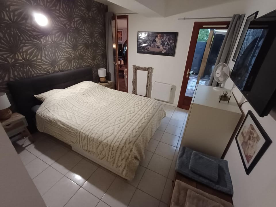Appartement entier, jacuzzi et parc Apartment in Provence-Alpes-Côte d'Azur