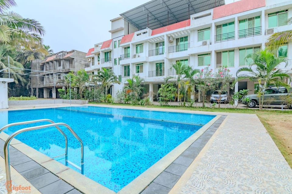 Property building, Swimming pool, Parking