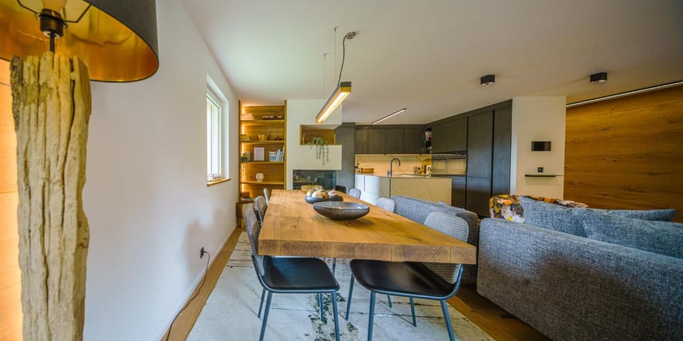 Seating area, Dining area