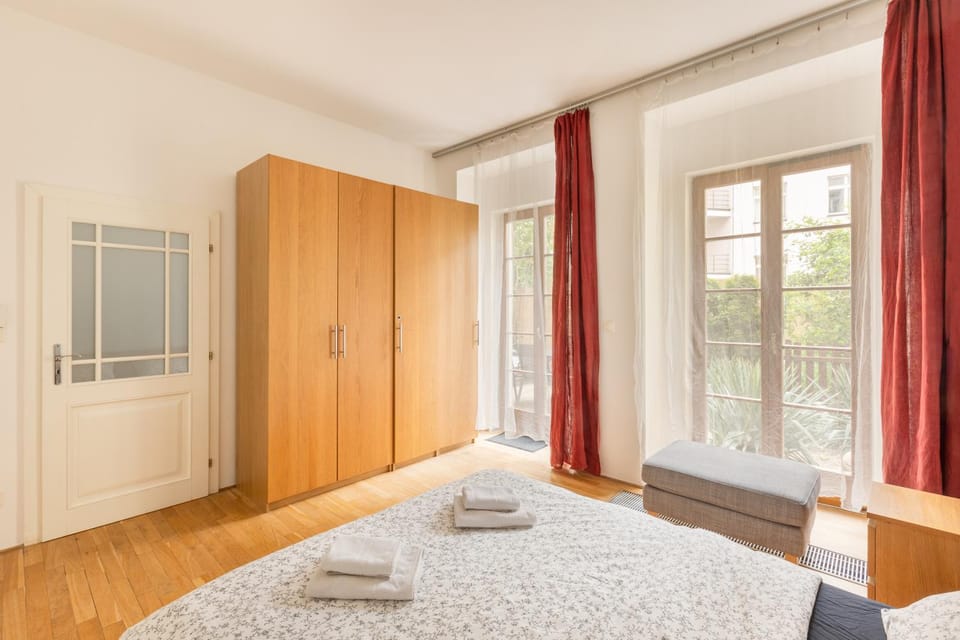 Bedroom, wardrobe