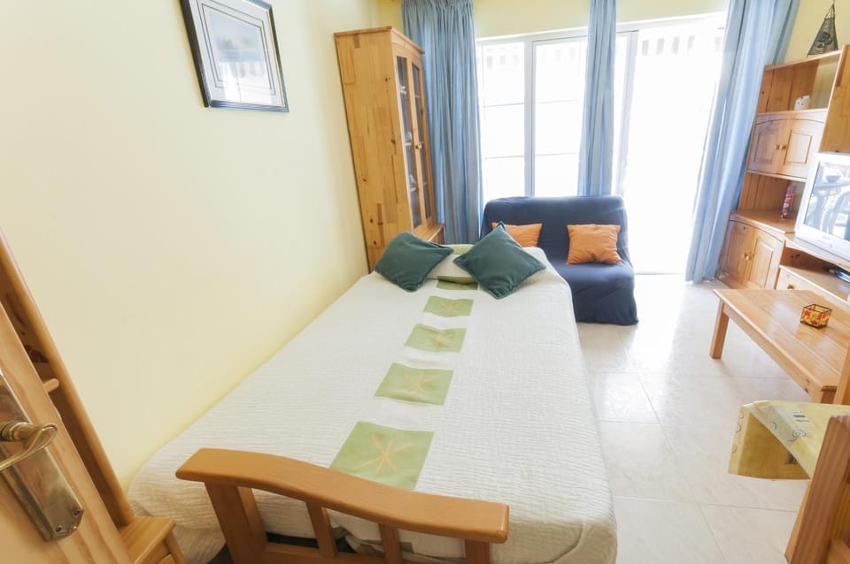 Bed, Living room