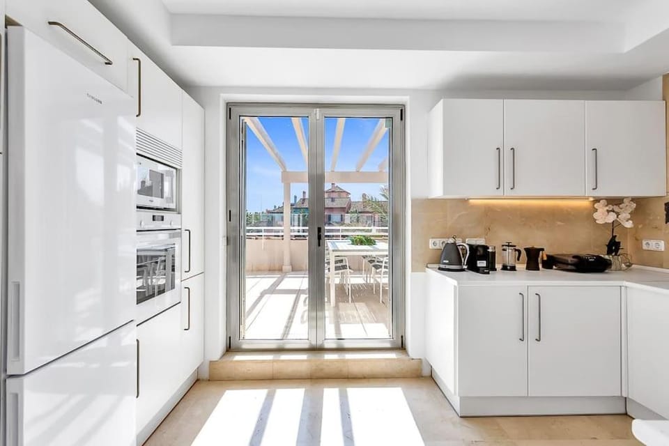 YOLO Spaces - Sotogrande Ocean View Penthouse Apartment in Andalusia