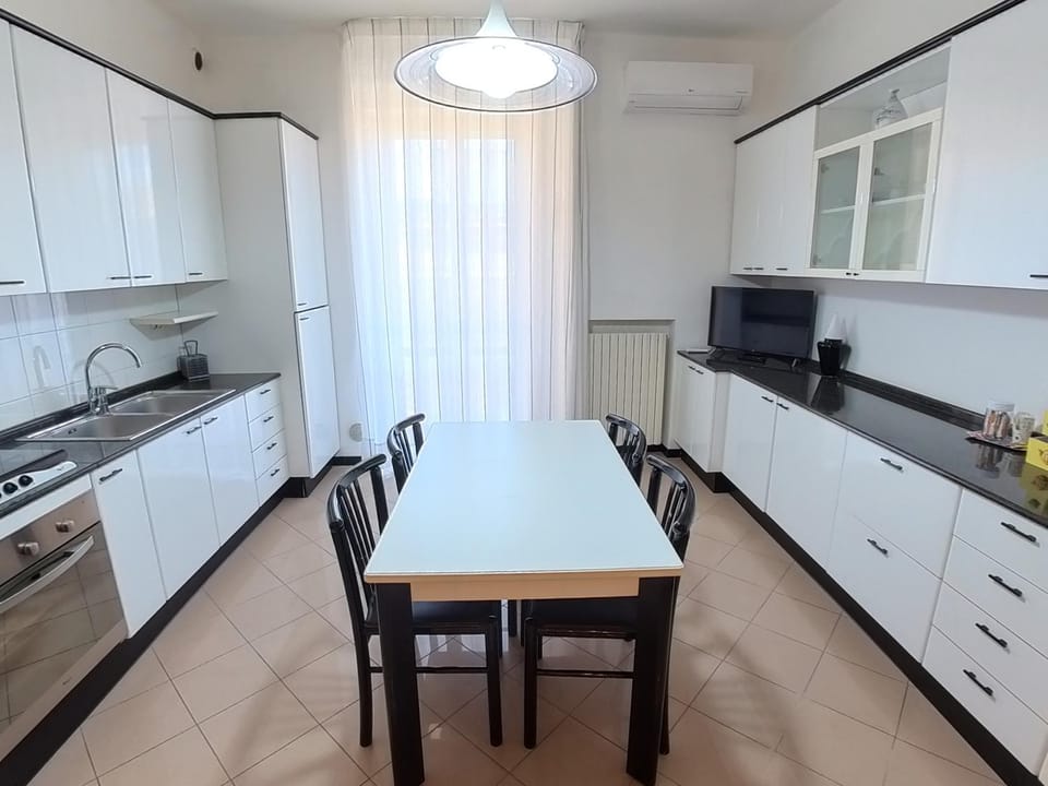 Communal lounge/ TV room, Kitchen or kitchenette