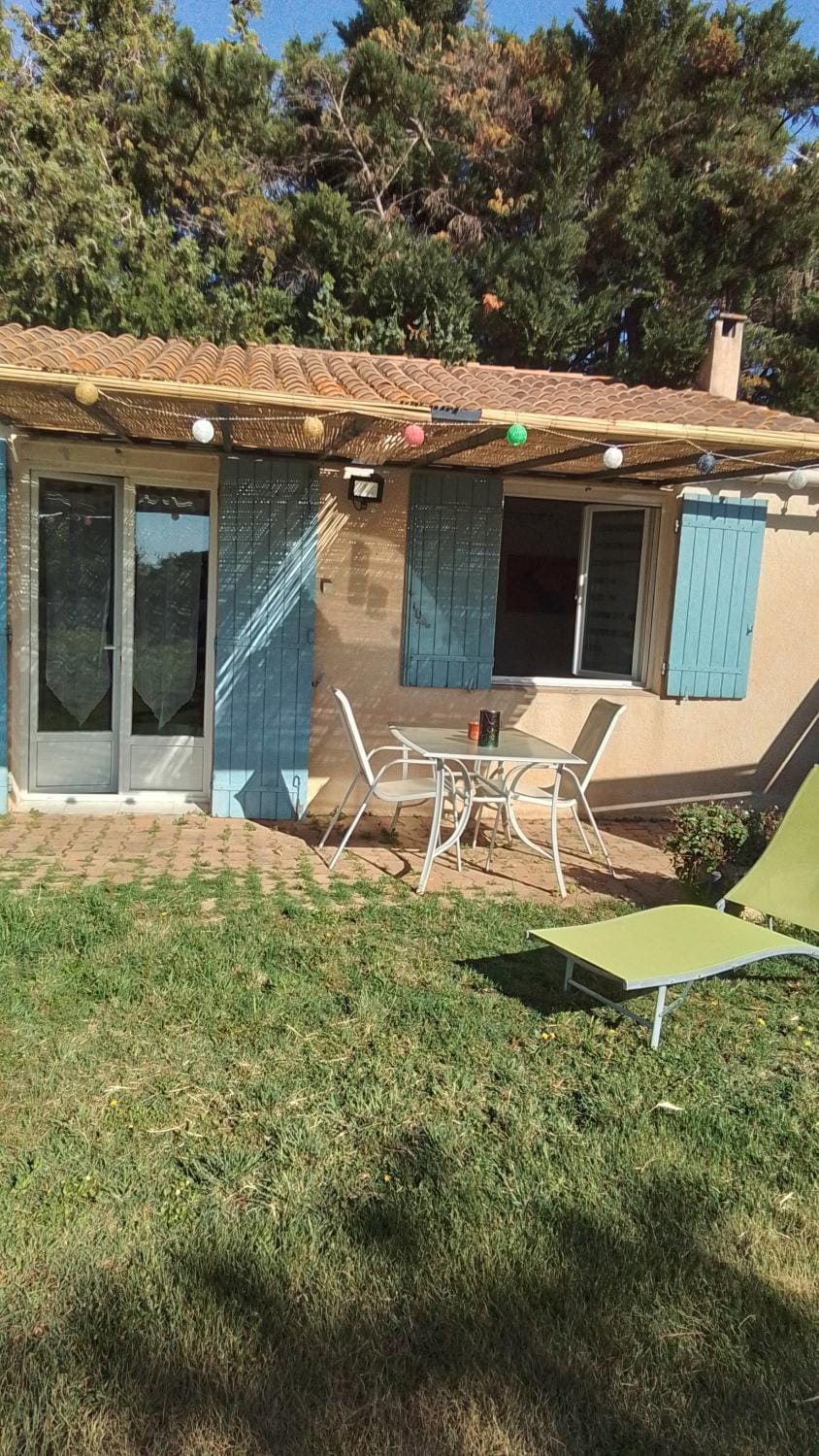 tiny house indépendante climatisée Apartment in Arles
