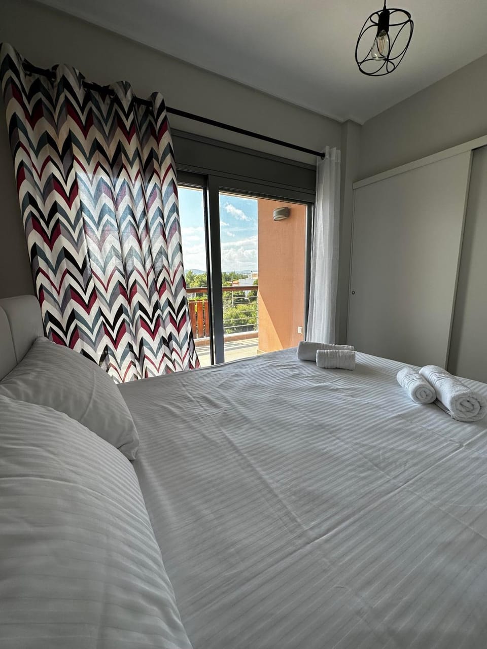 Bed, Bedroom, towels