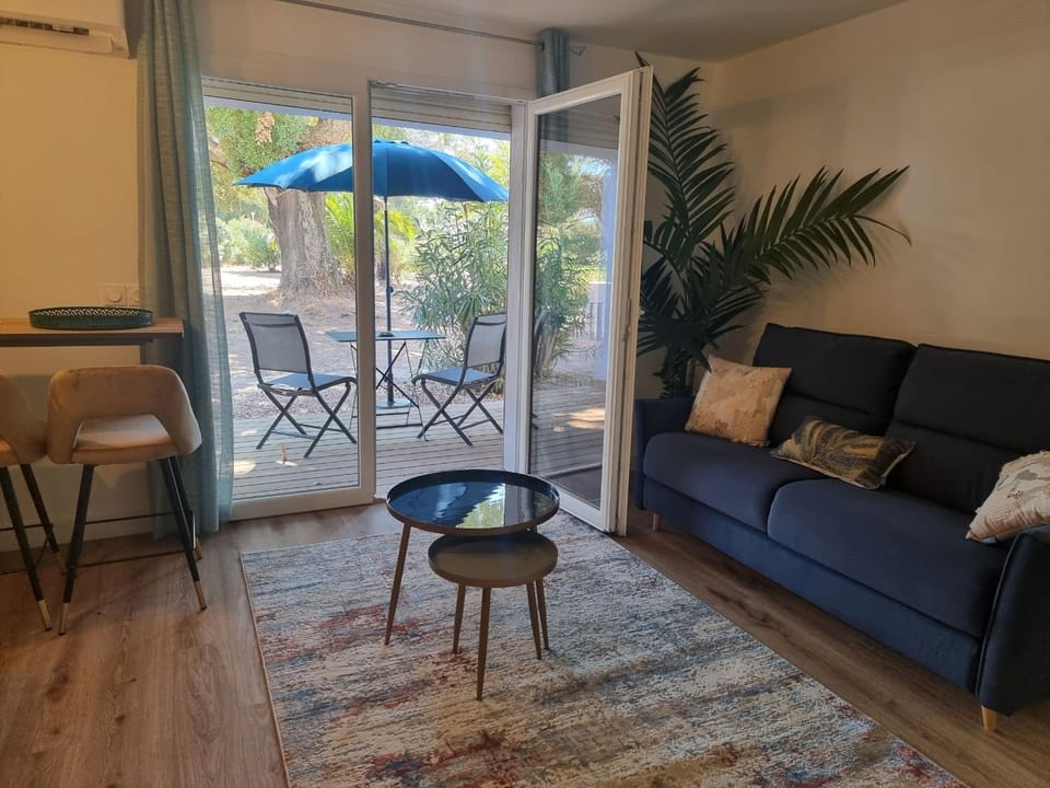 Patio, Day, View (from property/room), Balcony/Terrace, Living room, Seating area, Dining area