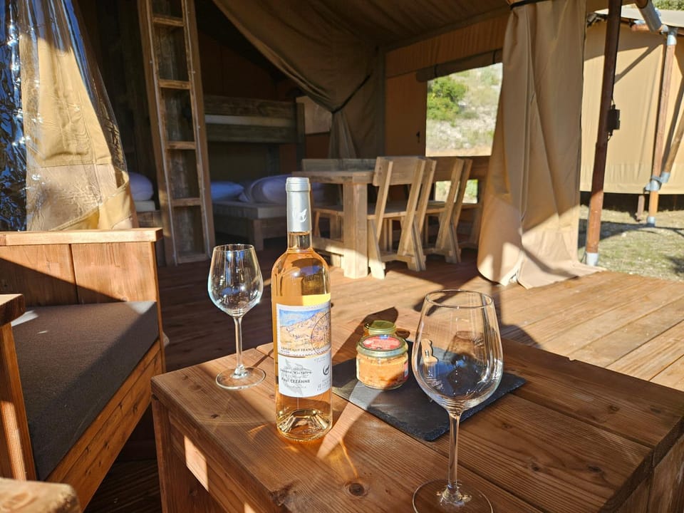 Camping le Cézanne Montagne Sainte-Victoire Campground/ 
RV Resort in French Riviera