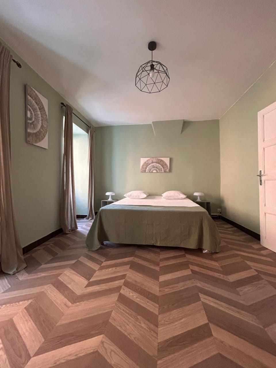 Bed, Photo of the whole room, Bedroom