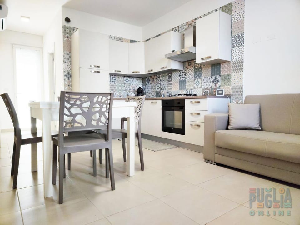 Kitchen or kitchenette, Living room, Seating area, Dining area, minibar, oven, pet friendly, stove, kitchen