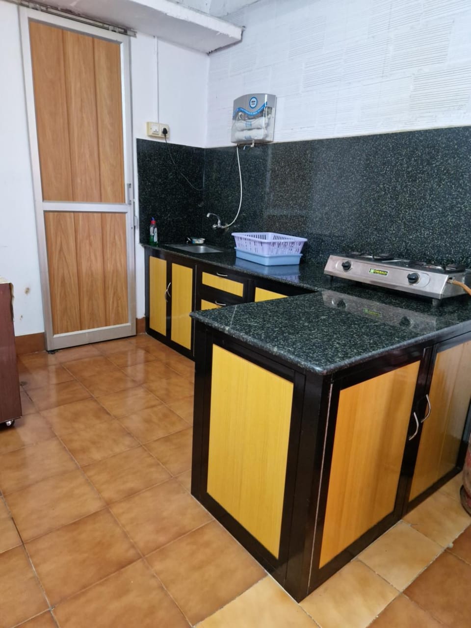 Kitchen or kitchenette, minibar, stove