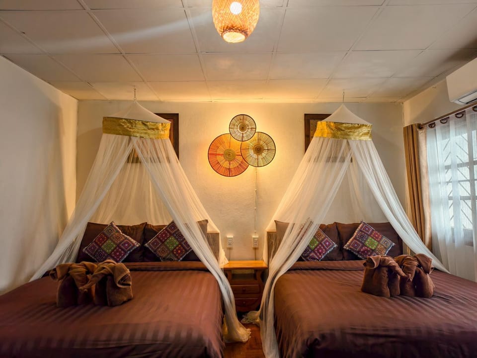 Bed, Bedroom, towels