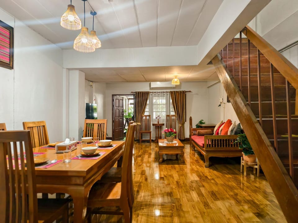 Restaurant/places to eat, Dining area