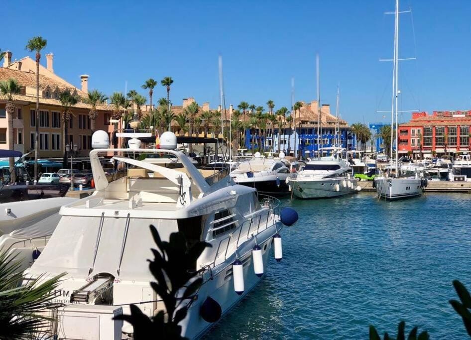 YOLO Spaces - Sotogrande Marina Luxury Apartment Apartment in Andalusia