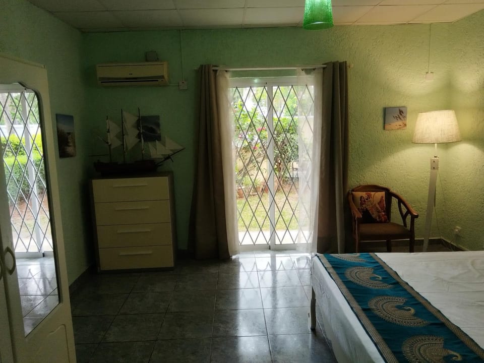 Bed, Photo of the whole room, Bedroom, air conditioner