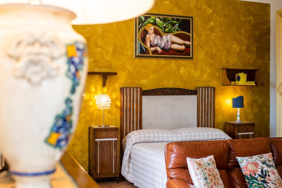 Photo of the whole room, Decorative detail, Seating area, Bedroom