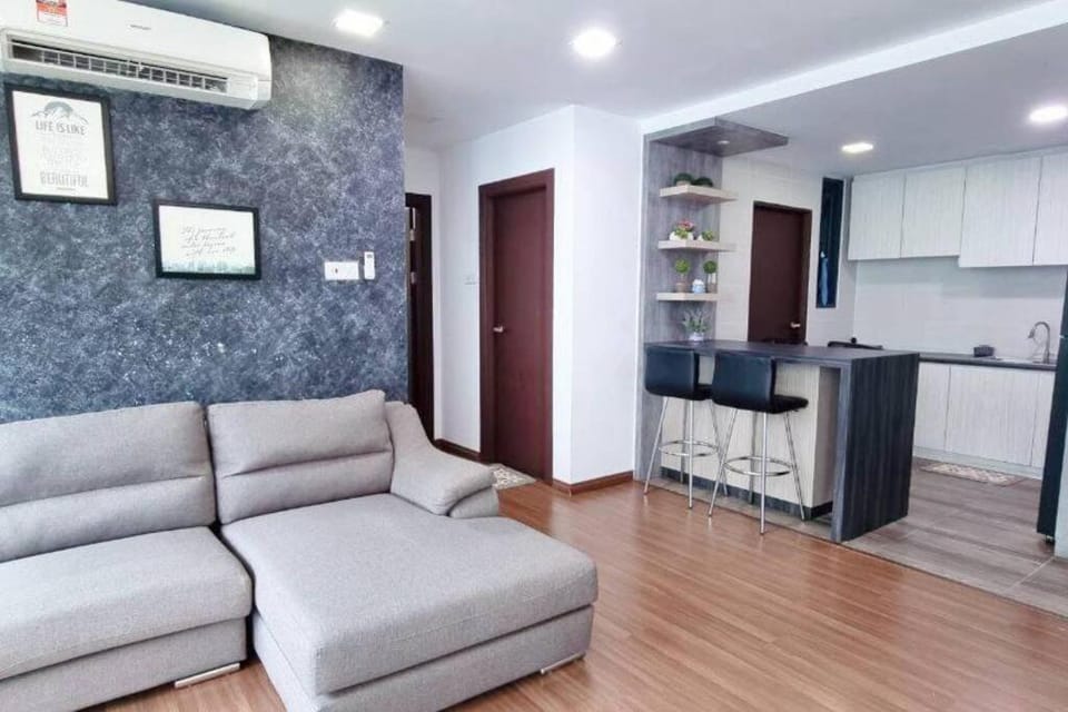Living room, Dining area, oven