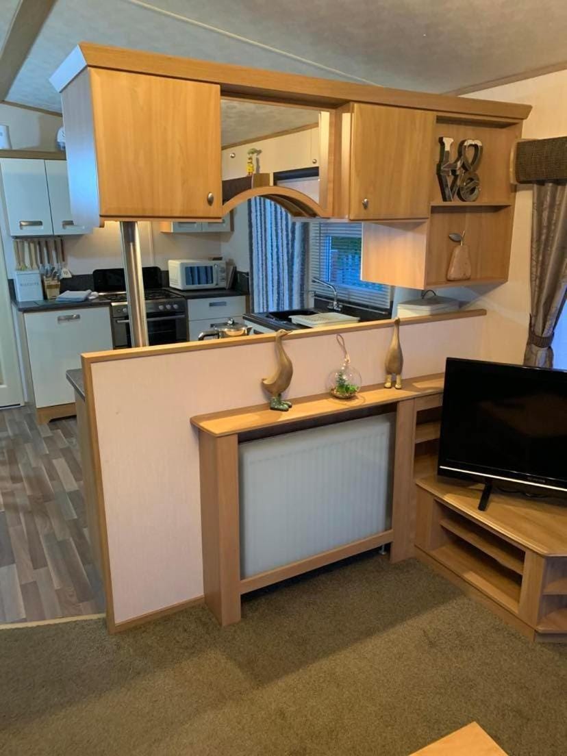 Dining area, dishwasher, internet, oven