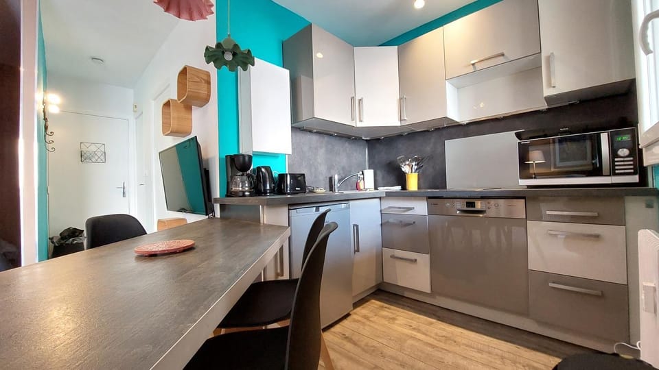 Dining area, kitchen
