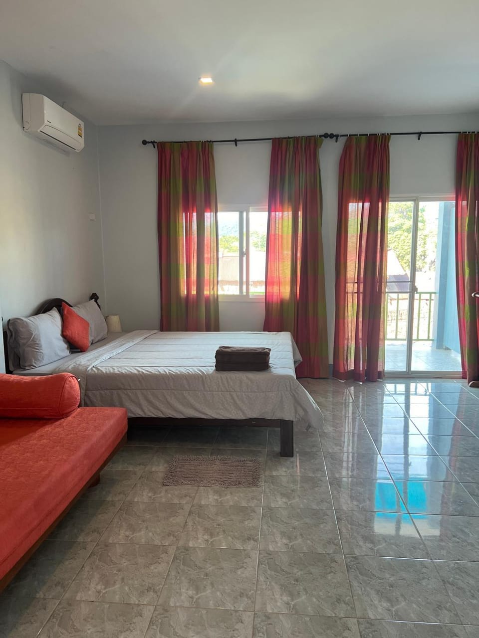 Nare Guest House Bed and Breakfast in Sala Dan