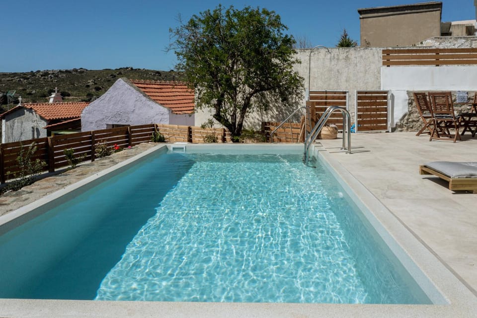 Day, Natural landscape, Pool view, Swimming pool, sunbed