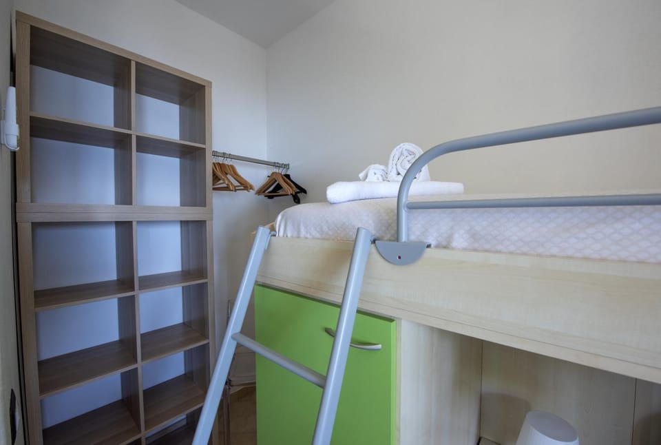 Bed, Photo of the whole room, Bedroom, bunk bed