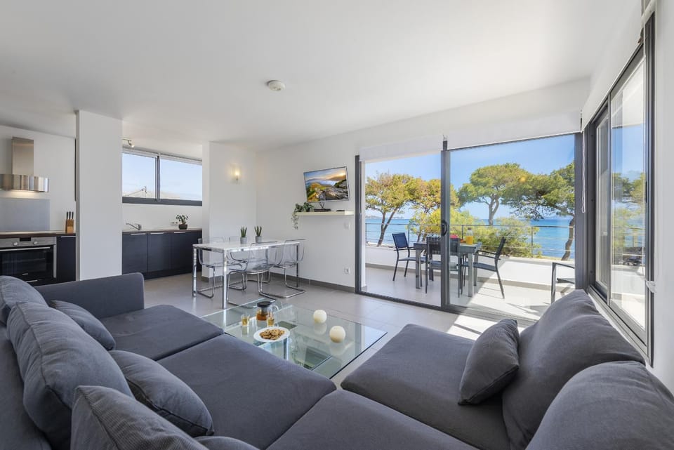 Natural landscape, Kitchen or kitchenette, Living room, Seating area, Dining area, Pool view, Sea view, Swimming pool