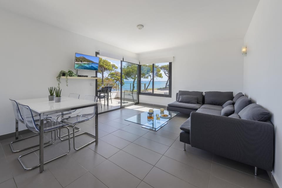 Communal lounge/ TV room, Living room