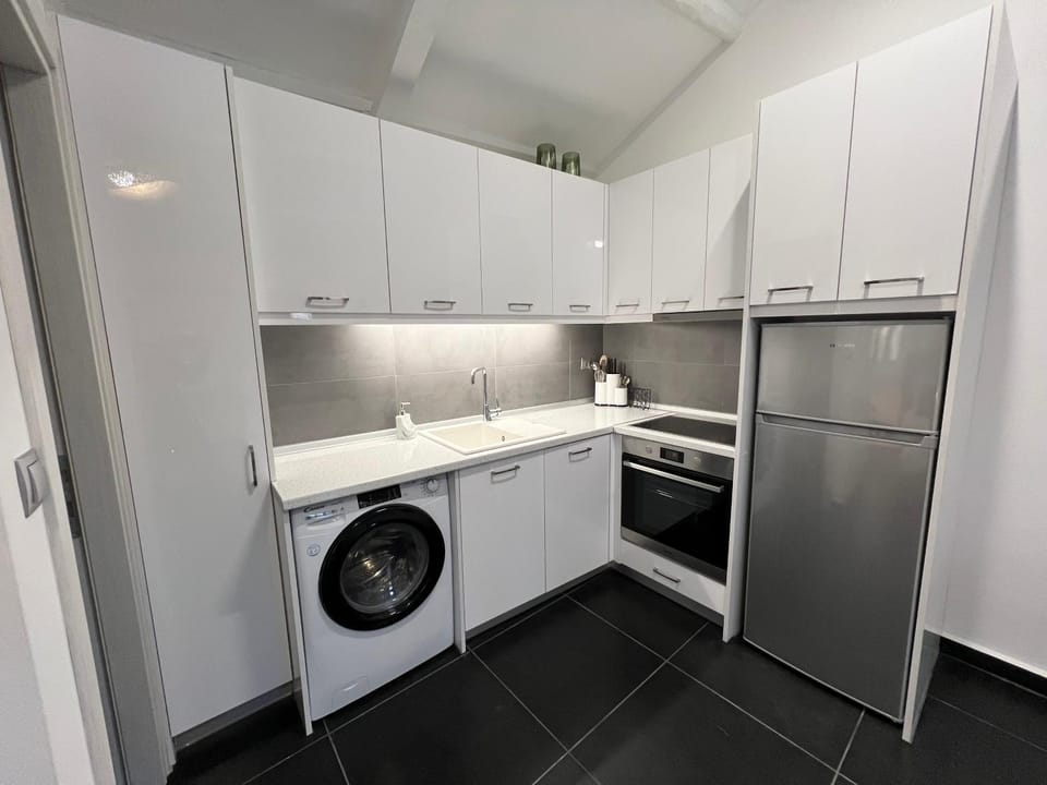 Kitchen or kitchenette, pet friendly, dryer