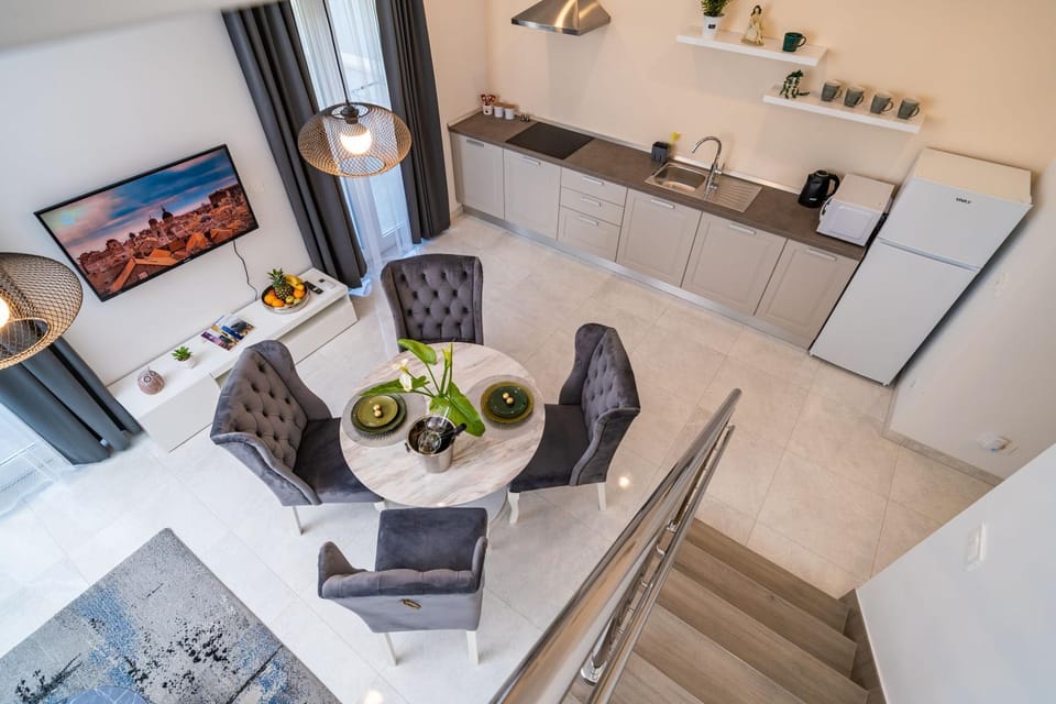 Living room, Dining area