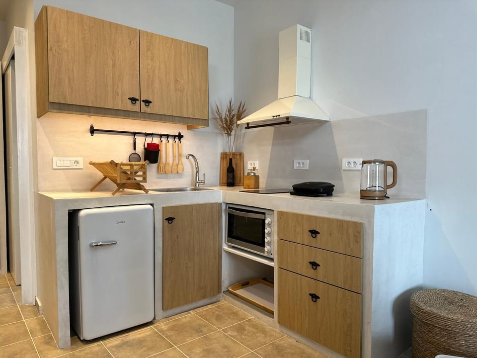 Coffee/tea facilities, Kitchen or kitchenette, pet friendly, stove