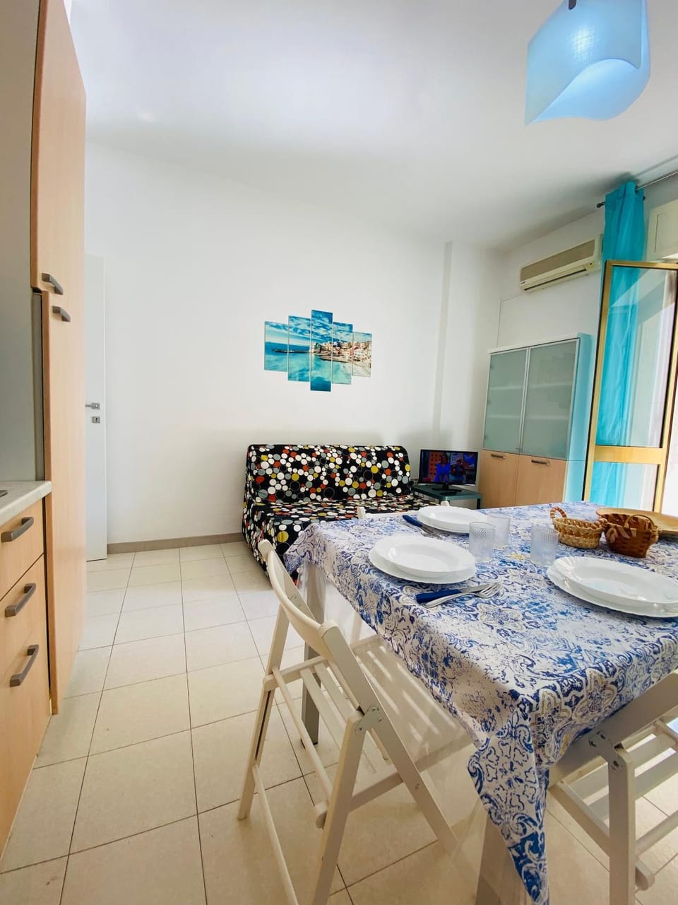 Kitchen or kitchenette, Living room, Dining area