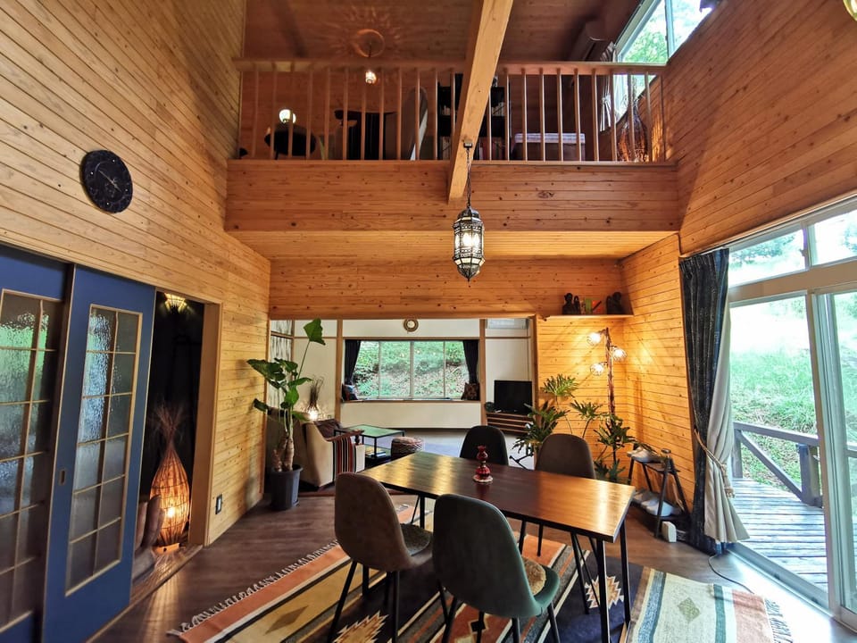 Day, Dining area