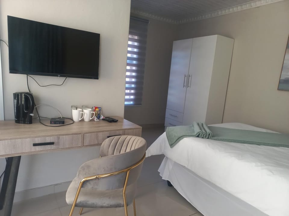 TV and multimedia, Coffee/tea facilities, wardrobe