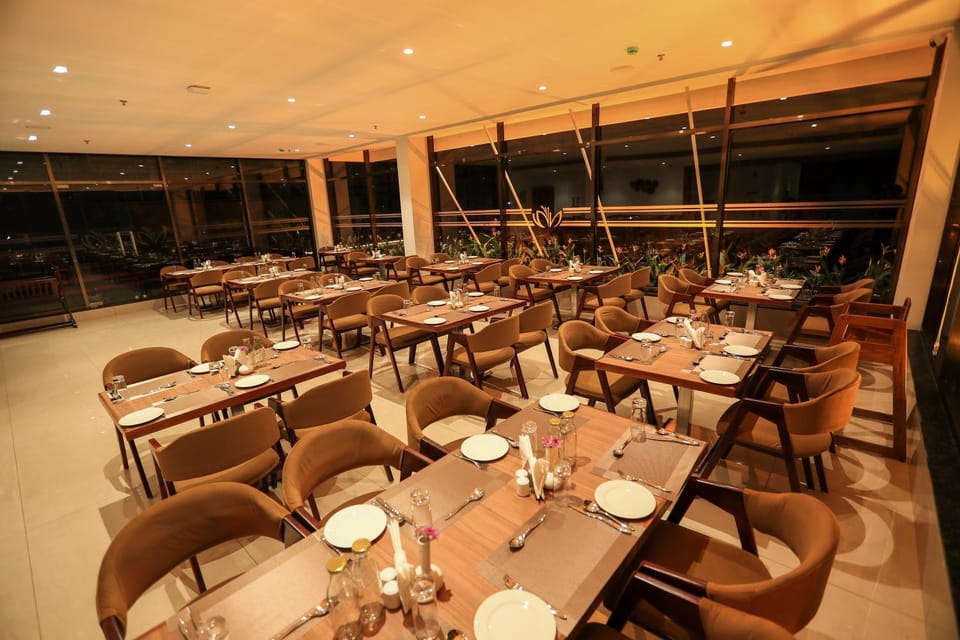 Restaurant/places to eat, Restaurant/places to eat, Seating area