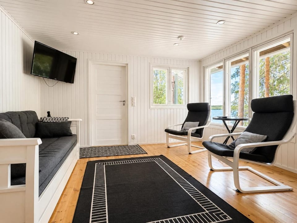 Cozy Lakefront Cabin Cabin in Finland