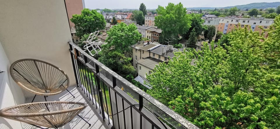 View (from property/room), Balcony/Terrace, City view, Garden view