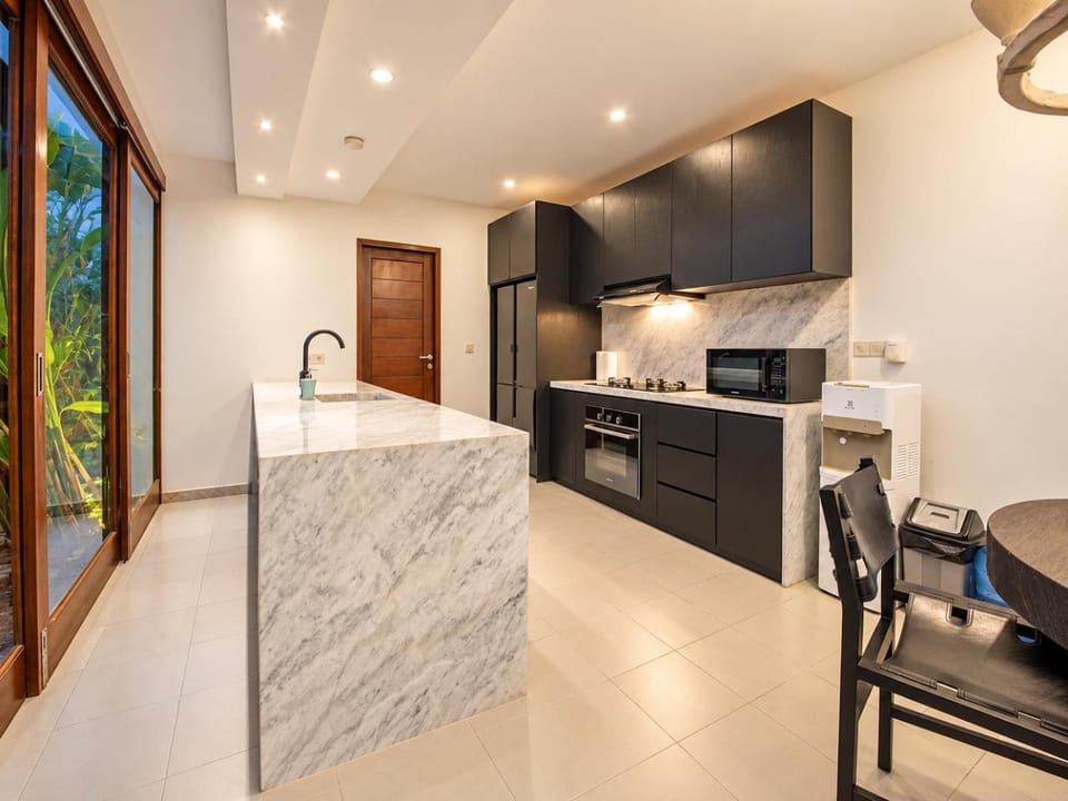Exquisite 2BR Villas, Brawah, 300m to Beach House in North Kuta