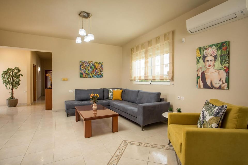 Living room, Seating area, air conditioner