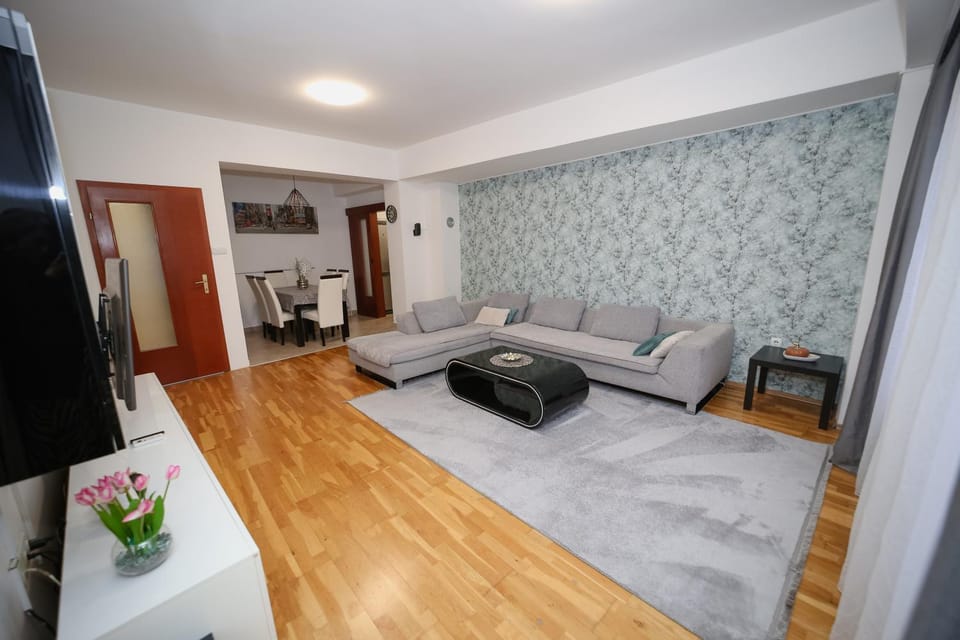 TV and multimedia, Living room, Photo of the whole room, Seating area
