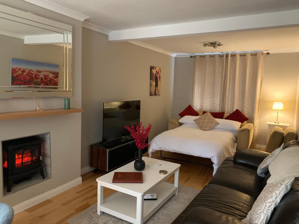 Bed, Living room