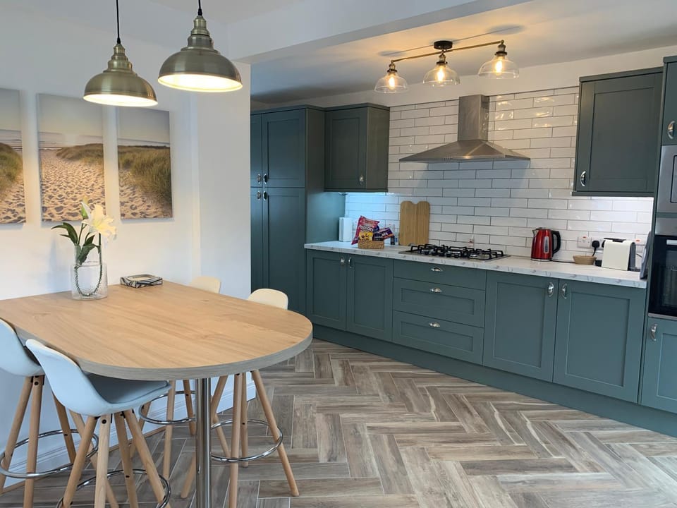 Coffee/tea facilities, Kitchen or kitchenette, Dining area, minibar, pet friendly, stove