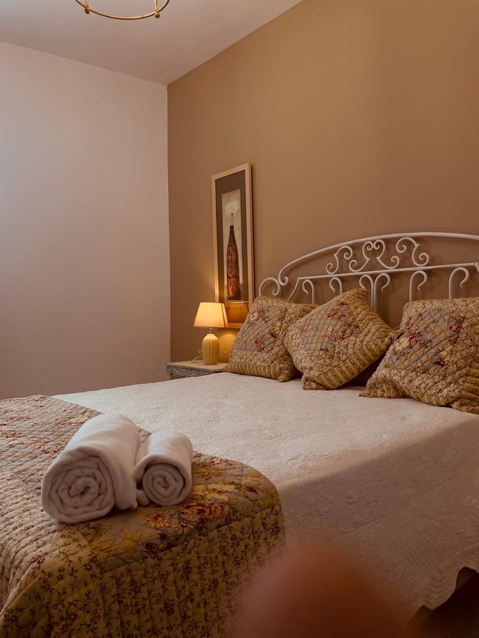 Bed, Bedroom, towels