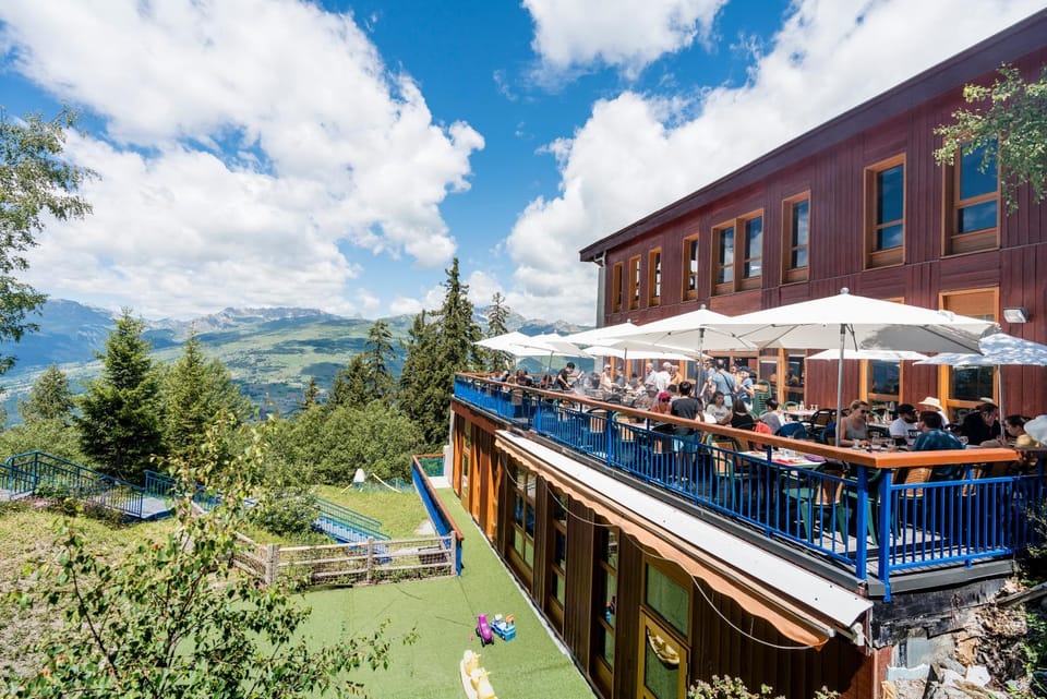 Restaurant/places to eat, Day, Mountain view