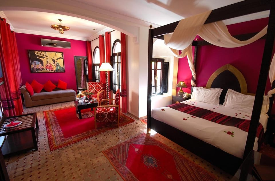 Bed, Living room, Bedroom