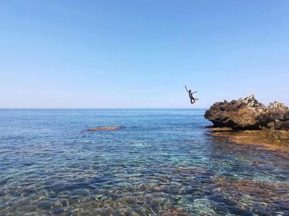 Seaside Villa 200m from the Beach with Heated Pool & Whirpool, Gargen Villa in Terrasini