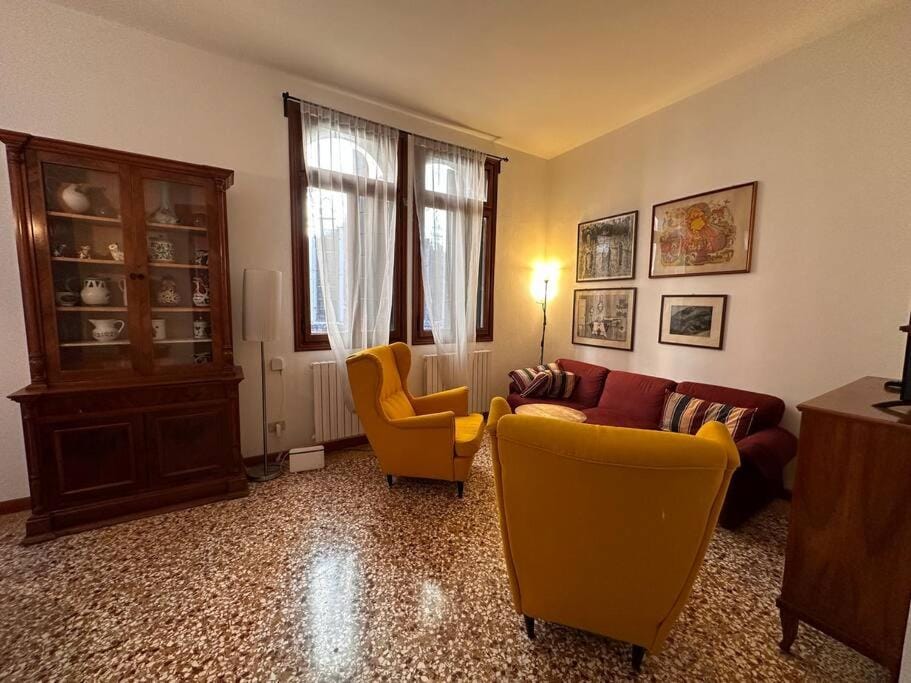 Living room, Seating area