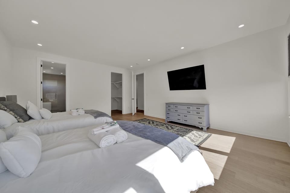 406 Katonah Amazing Location Rooftop patio views and a gym House in Charlotte