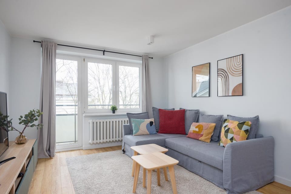 TV and multimedia, Living room, Seating area, Evening entertainment, internet