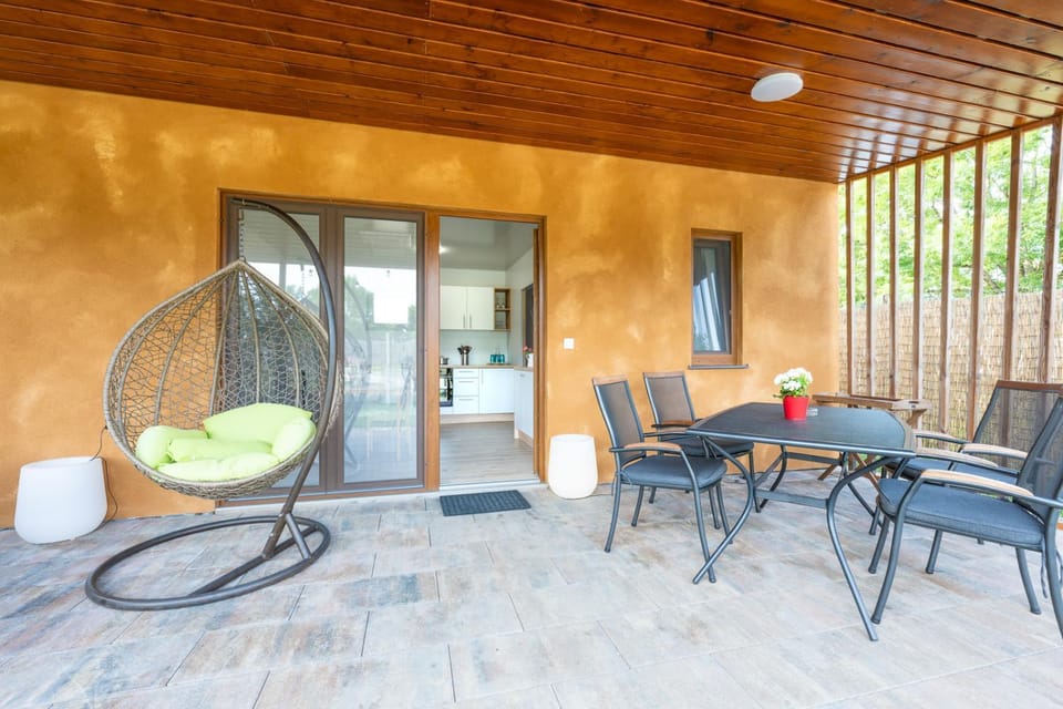 Off site, Garden